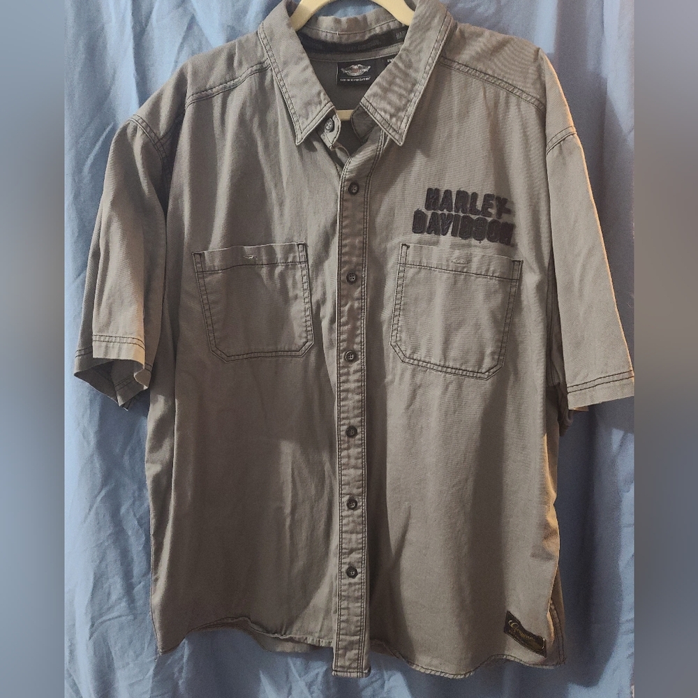 Men's 2XL Harley Davidson Motorcycles short sleeved "genuine"  button up shirt